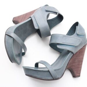 Max Studio platform sandals